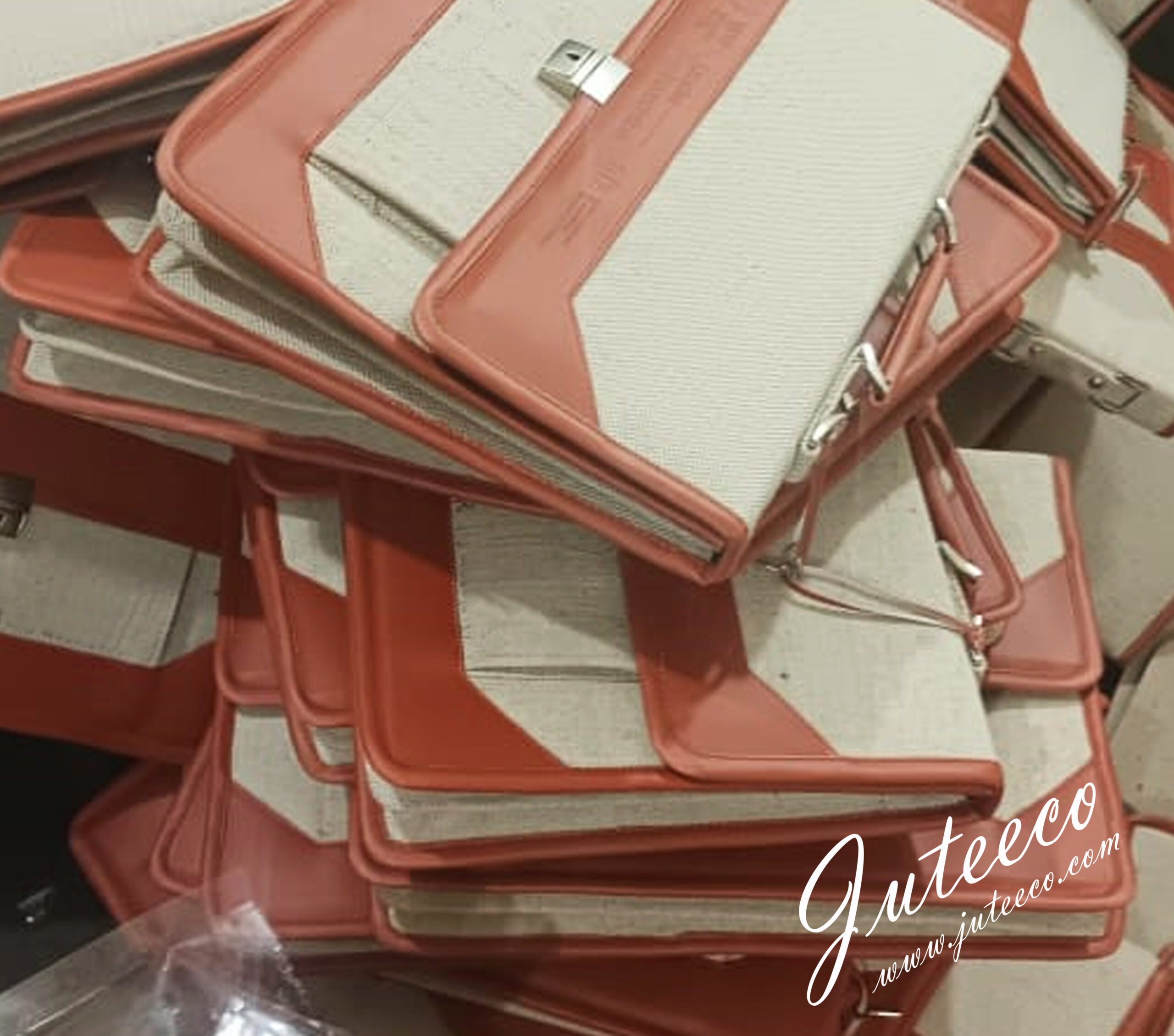 Jute Conference Bag CB210JR Production Moment by JUTEECO